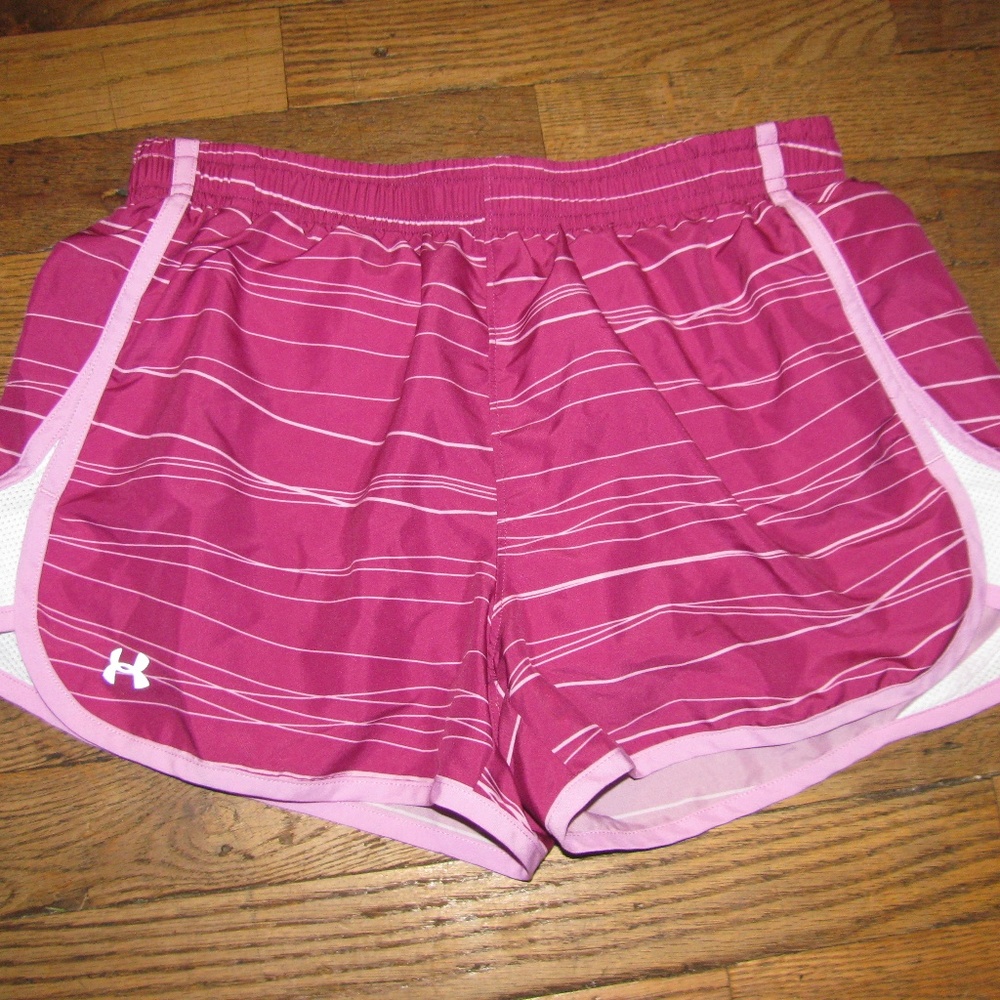 UNDER ARMOUR athletic shorts w/ liner; small